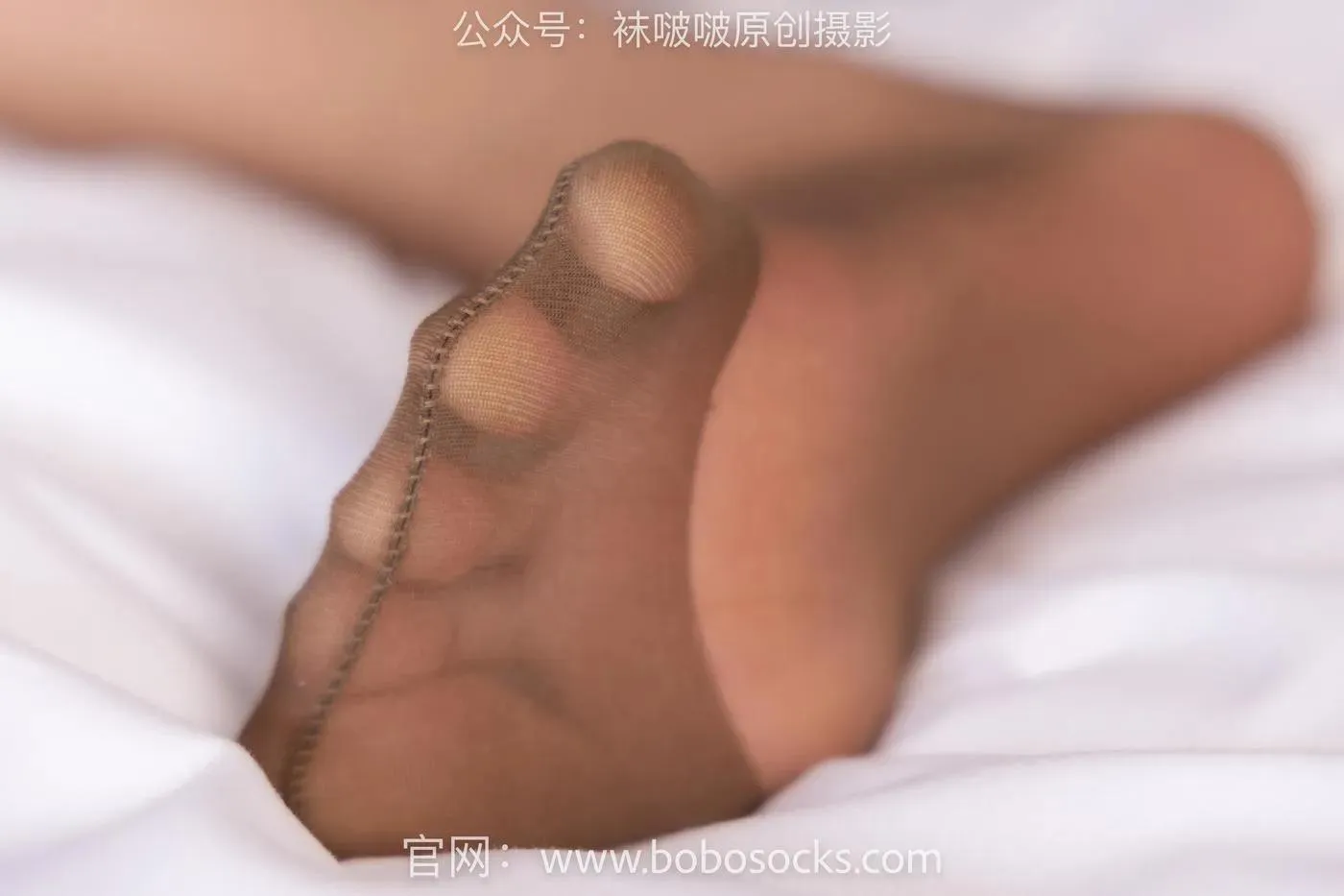 [BoBoSocks袜啵啵]NO.156 小甜豆稚予-高跟凉鞋、黑渔网袜、白渔网袜、珠光咖丝肉丝 [138P]插图4